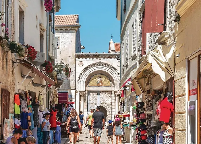 Vcemina Croatia 波雷奇