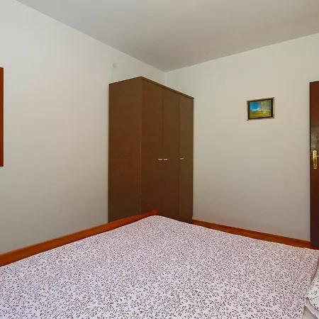 Vcemina Croatia Apartment *